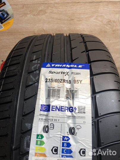 Triangle Sports TH201 235/40 R18 95Y