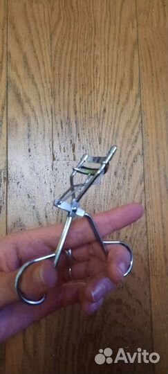 Зажим для закручивания ресниц