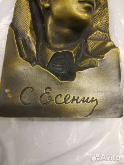 Бюст Сергея Есенина
