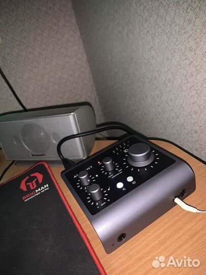 Студийный комплект.Audient id4 + behringer b-1