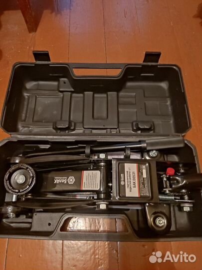 Домкрат подкатной 2 т