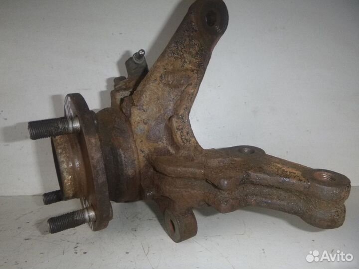 Кулак поворотный передний правый Nissan Almera