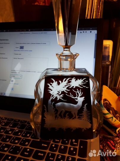 Штоф двухслойное стекло с резным оленем и 6 стопок