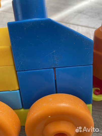 Музыкалиный паровозик-конструктор