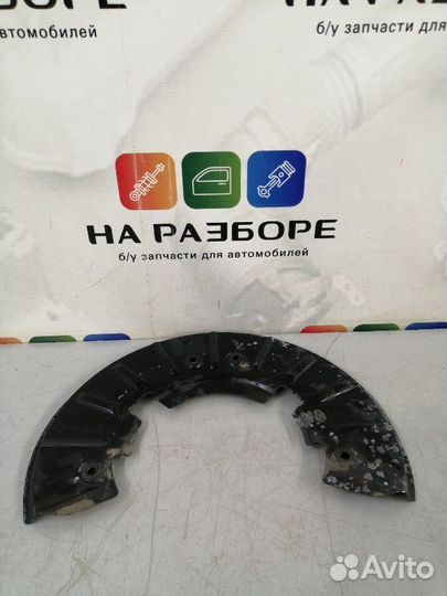 Пыльник тормозного диска передний левый Volkswagen