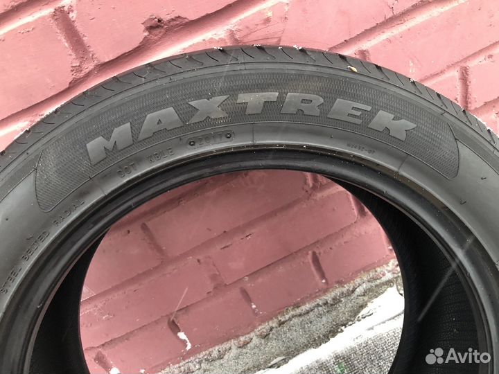 Maxtrek Maximus M1 215/55 R17 98V
