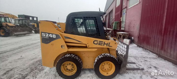 Мини-погрузчик Gehl 5240E, 2011