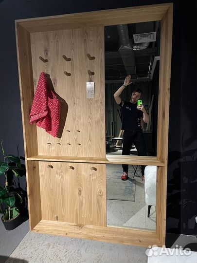 Зеркало-вешалка настенное