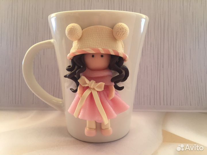 Куколка на кружке
