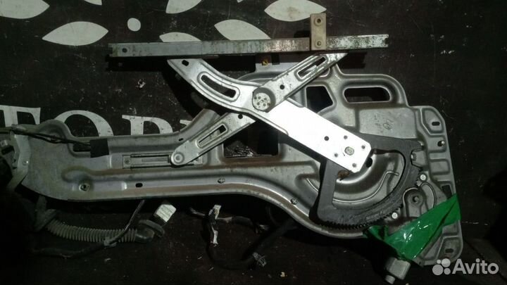 Правый стеклоподъемник Hyundai Trajet 2005 год