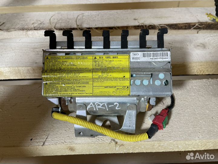 Подушка безопасности в торпедо Митцубиси Лансер 9