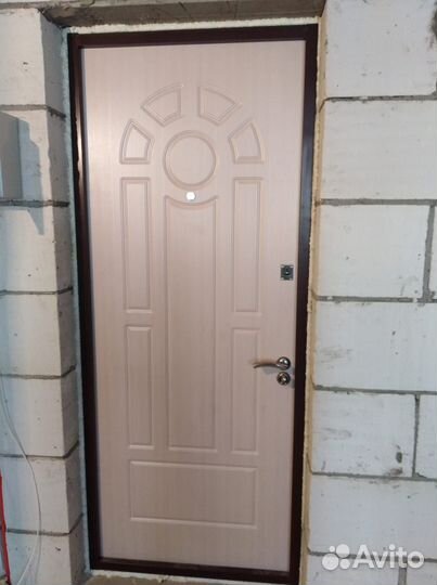 Входная дверь железная