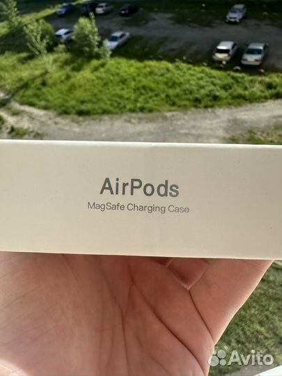 Наушники AirPods