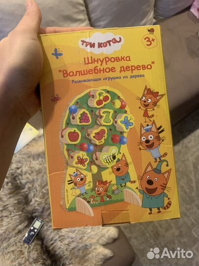 Развивающая игрушка шнуровка