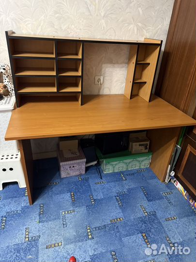 Письменный стол с полками