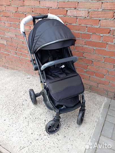 Новая прогулочная коляска с перекидной ручкой
