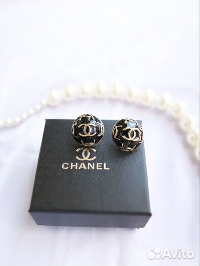 Серьги Chanel стильные