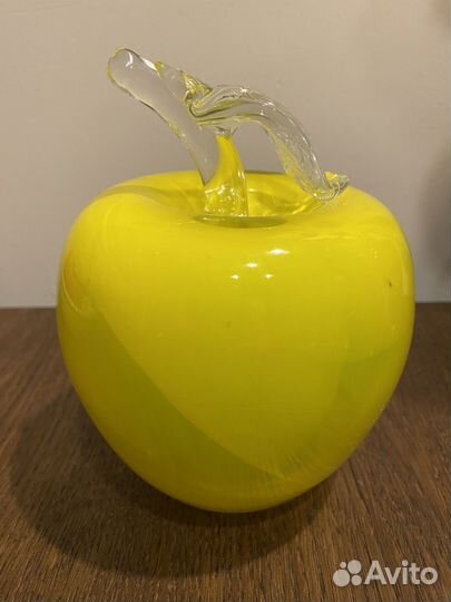 Цветное стекло, яблоко