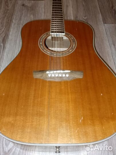 Акустическая гитара