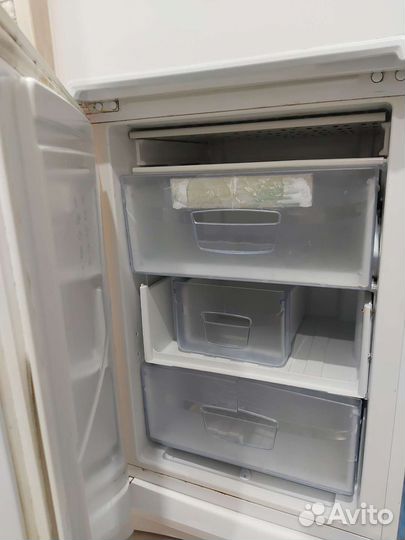 Холодильник бу indesit