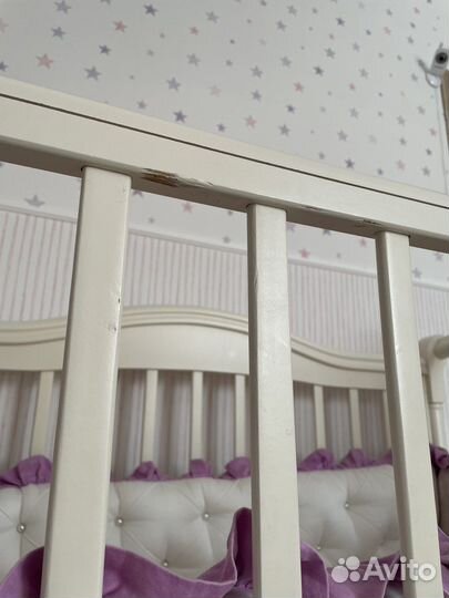 Детская кроватка и комод