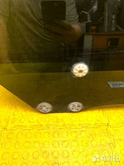 Стекло двери заднее левое Subaru Forester SF5