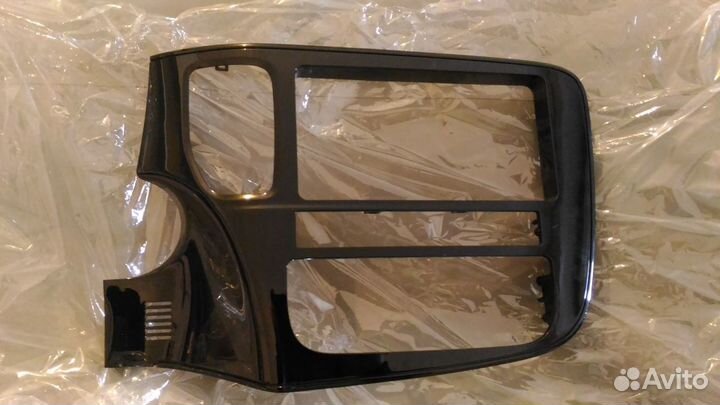 Рамка со штатной магнитолой на аутлендер 3 2017 го