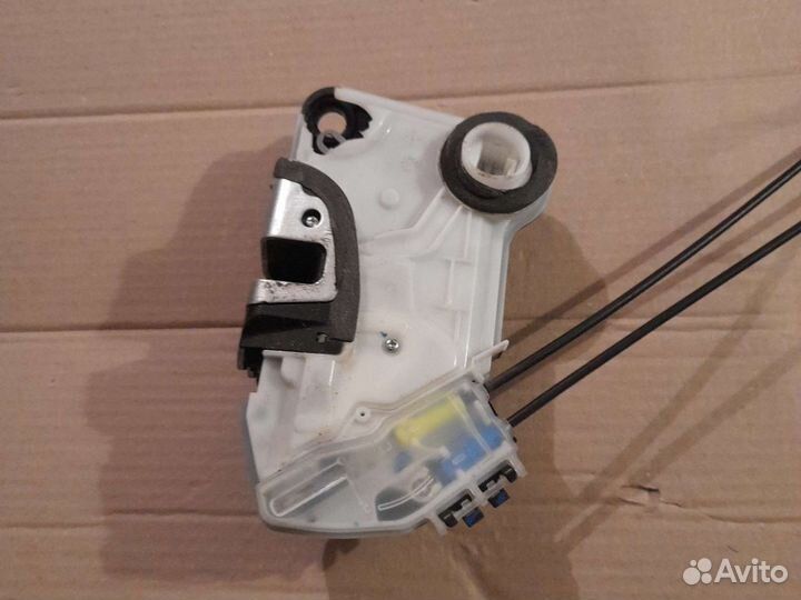 Замок двери тойота королла 180 13 года выпуска