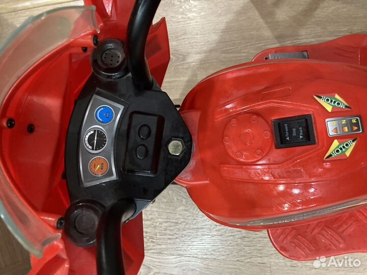 Детский электромобиль на аккумуляторе