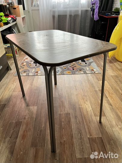 Кухонный стол