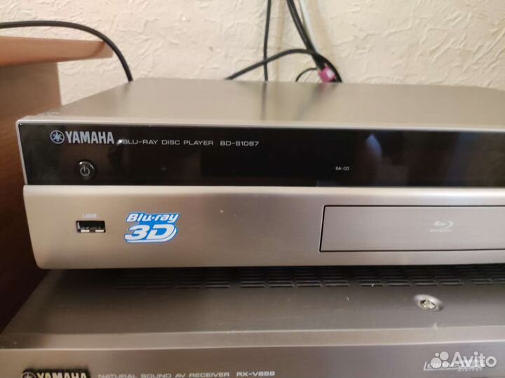 Blu-ray плеер Yamaha BD-S1067
