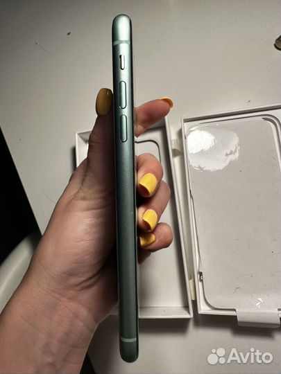 Телефон iPhone 11