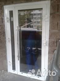 Дверь алюминиевая