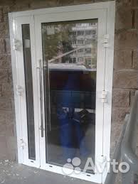 Дверь алюминиевая