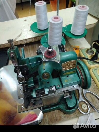 Швейная машинка оверлок