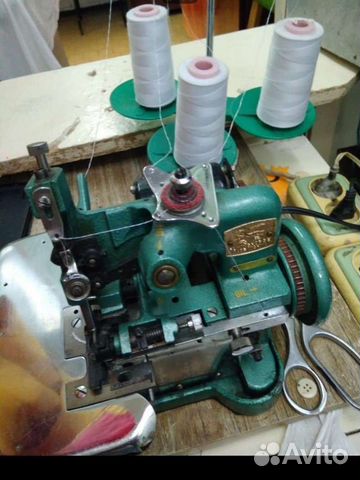Швейная машинка оверлок