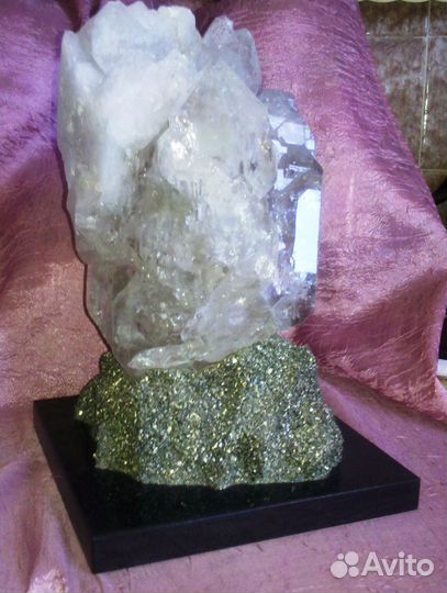 Друза кварца на подставке с подсветкой