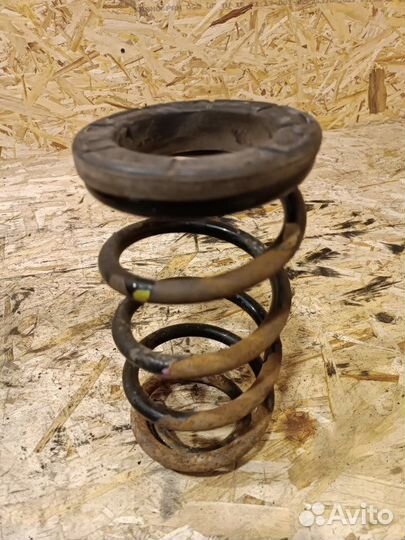 Пружина задняя левая Hyundai Santa Fe универсал