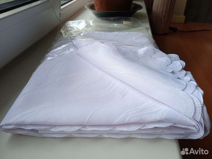 Скатерть белая тефлон 180х160