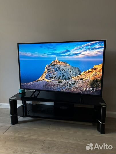 Тумба под телевизор из закаленного стекла