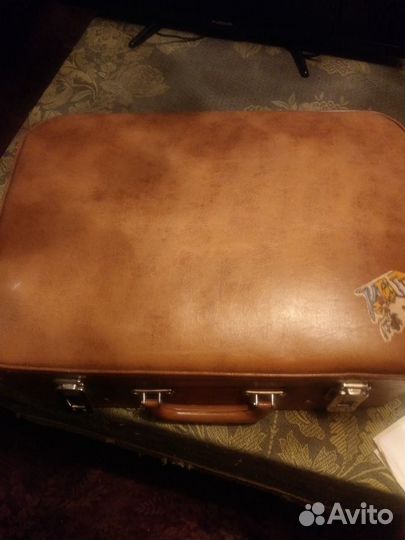 Чемодан ретро