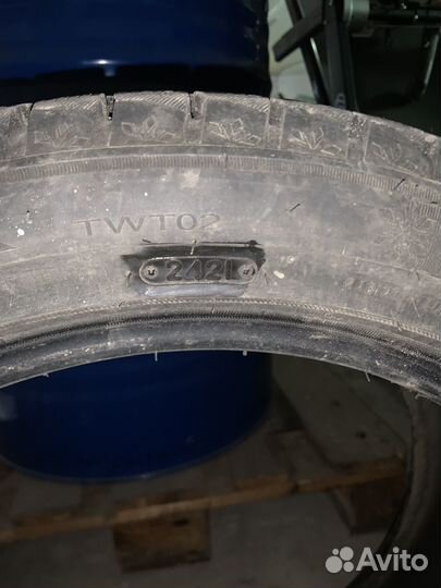 Triangle Snowlink TWT02 235/45 R17 92