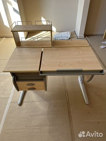 Растущая парта (стол ) дэми