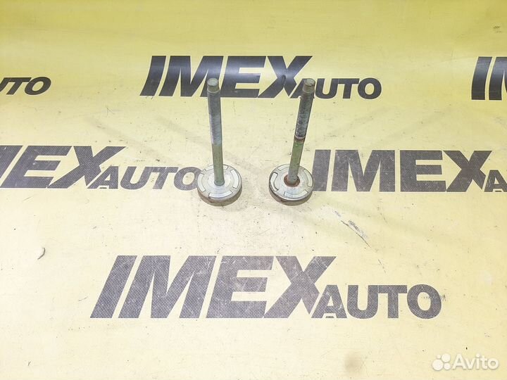 Болт передний подрамника Nissan Teana J32