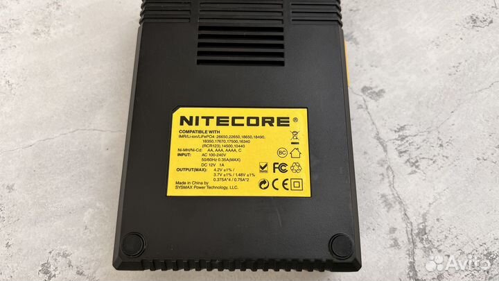 Зарядное устройство nitecore D4