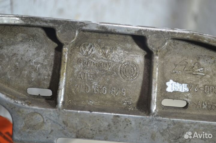 Кронштейн креления компрессора пневмоподвески Volk