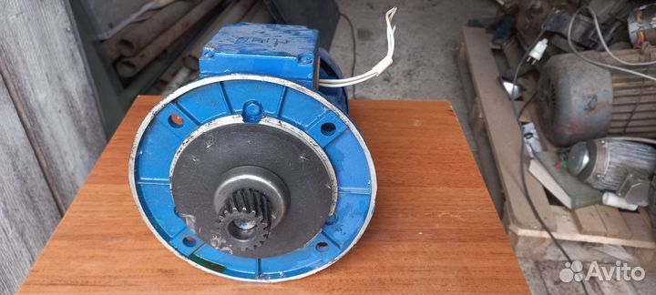 Двигатель асинхронный аир71В4У2