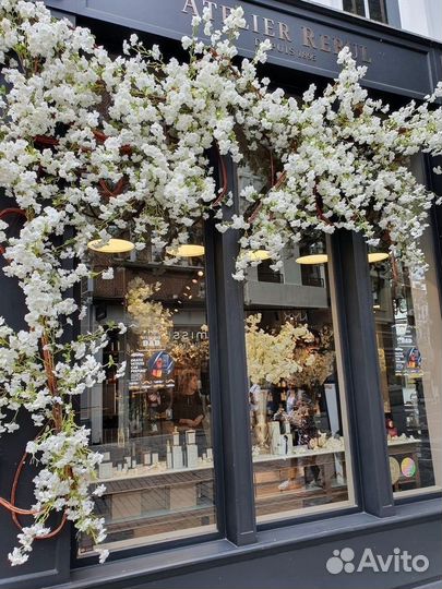 Оформление входной группы цветами