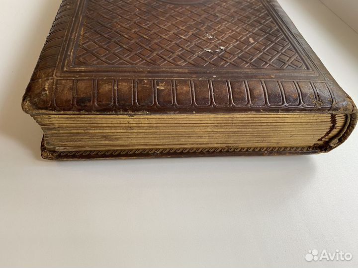 Старинный альбом для фотографий