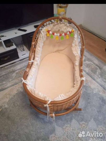 Плетенная люлька из лозы